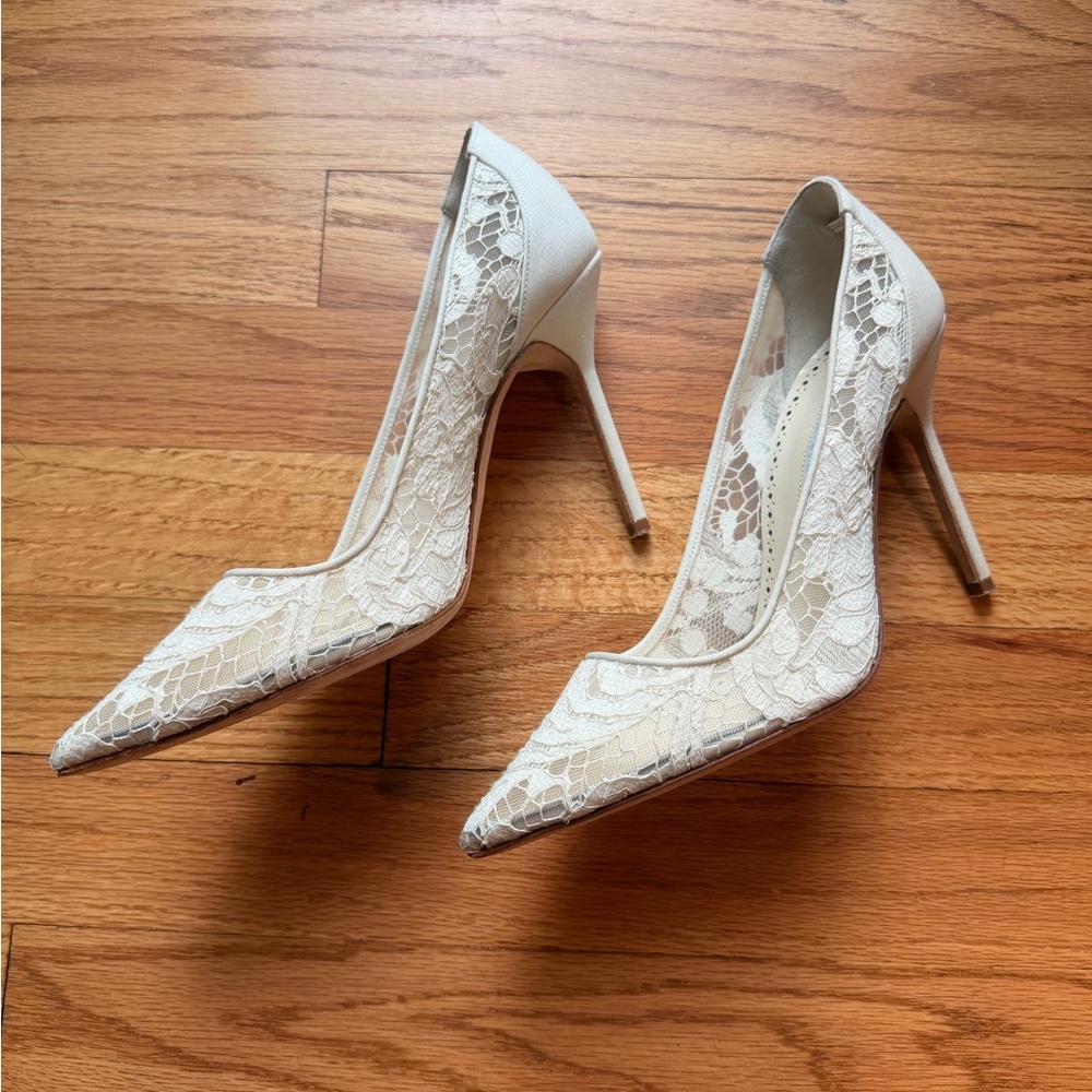 Manolo Blahnik Bride White Lace Pointed Toe Pumps IT 37 / US 7 Bridal Wedding - Picture 3 of 9